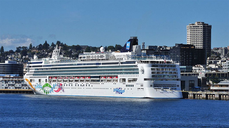 Cruise Ship Norwegian Pearl