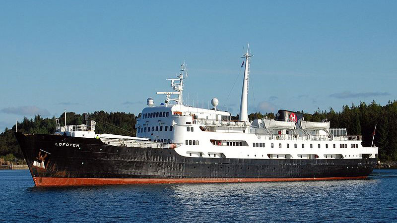 Cruise Ship Lofoten